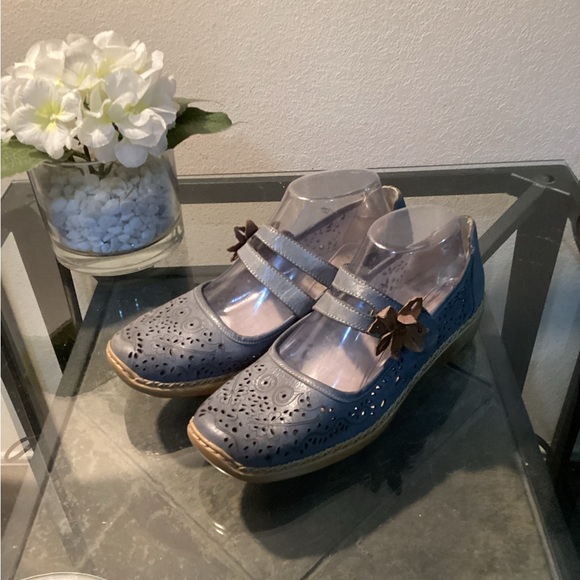 Riskier - Picture 4 of 10